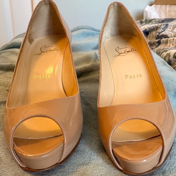100% Authentic Christian Louboutin NO Matter 85 Peep Toe Pump Nude Patent - Picture 4 of 11